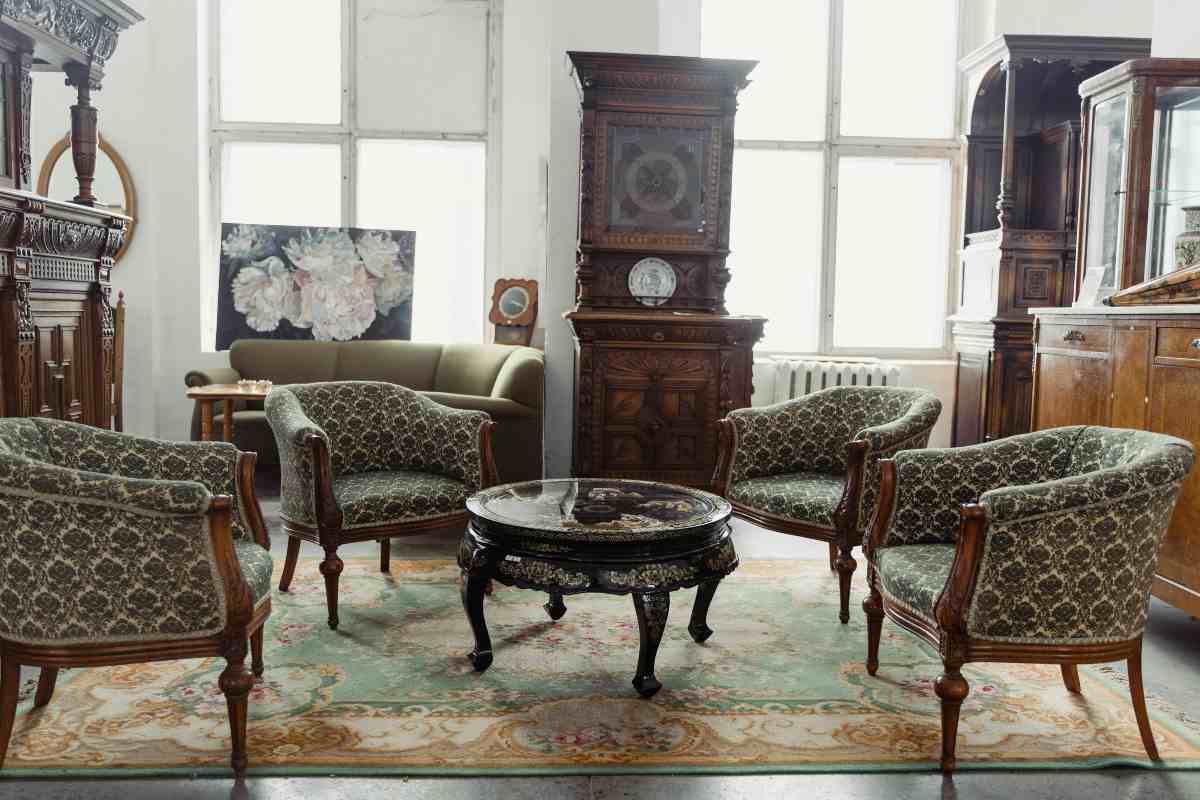 11. Mostenirea Brancoveneasca_Un tezaur cultural romanesc_Corpuri de mobilier din lemn masiv, camera
